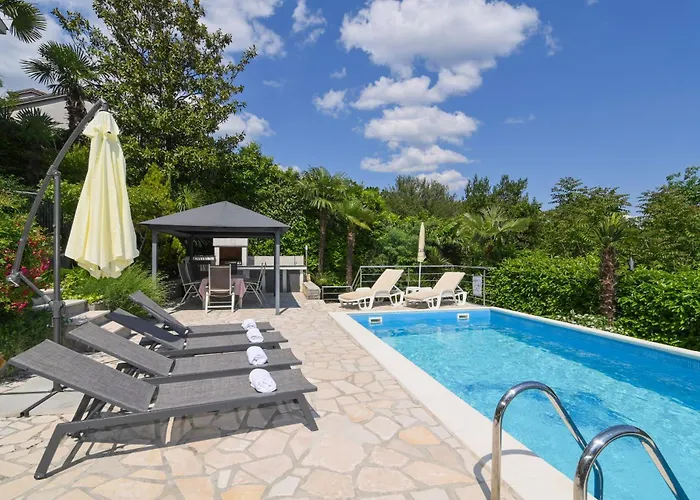 Family-friendly With Swimming Pool - 7916