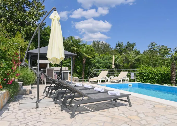 Apartmán Family-friendly With Swimming Pool - 7916