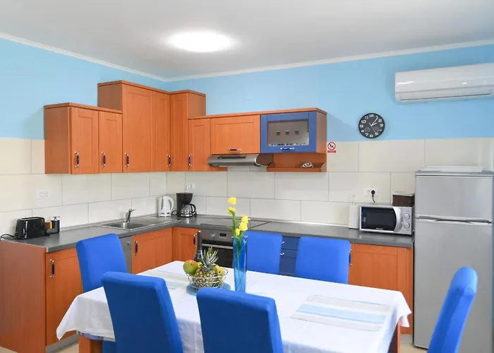 Apartmán Family-friendly With Swimming Pool - 7916 Opatija