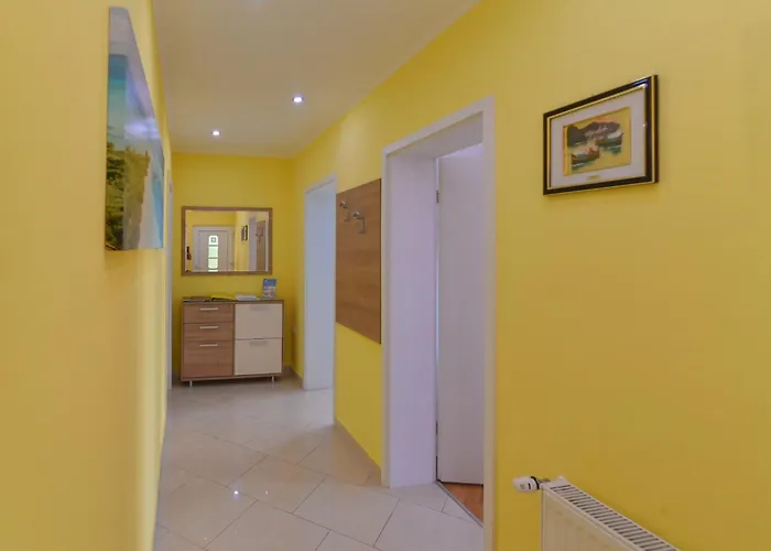 Family-friendly With Swimming Pool - 7916 Apartmán *