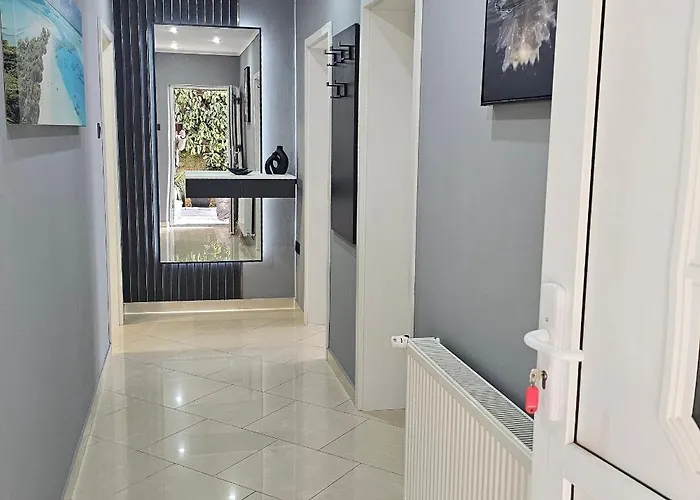 Family-friendly With Swimming Pool - 7916 Apartmán *